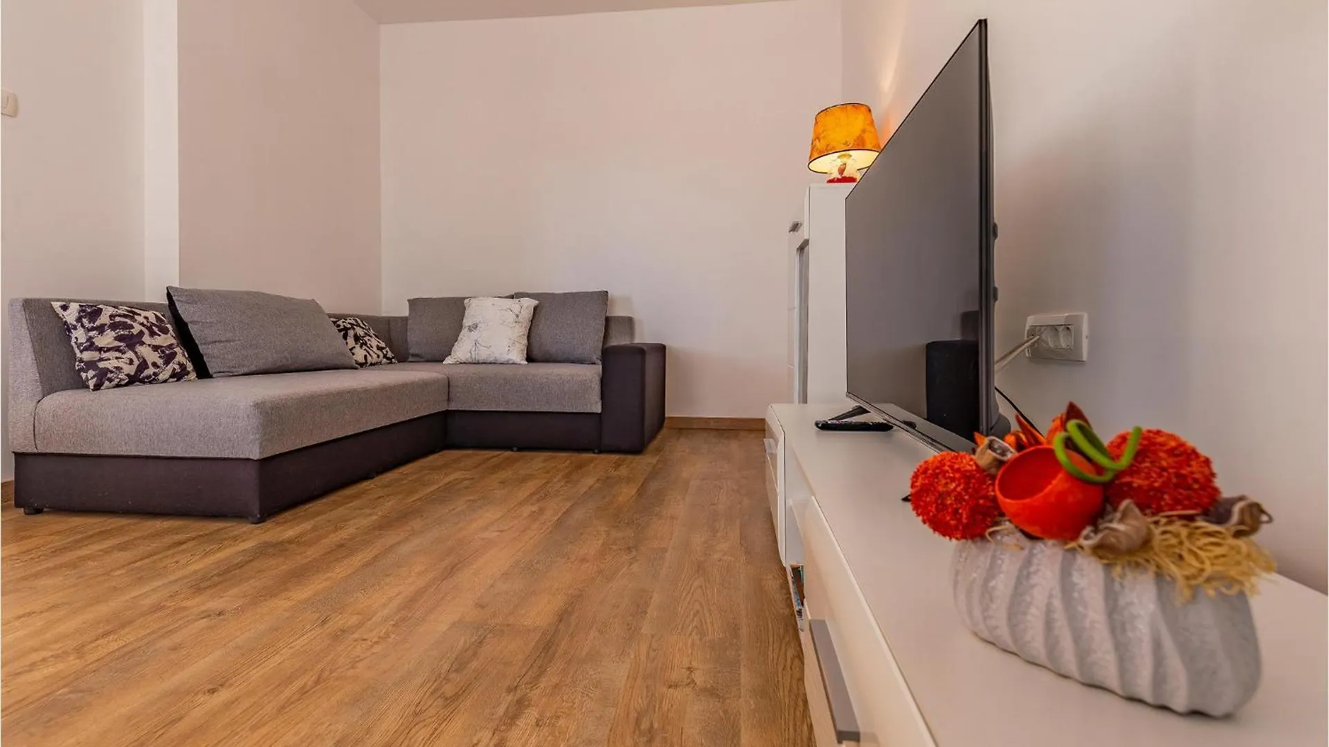 2 Bedroom Cozy Apartment In Labin Labin