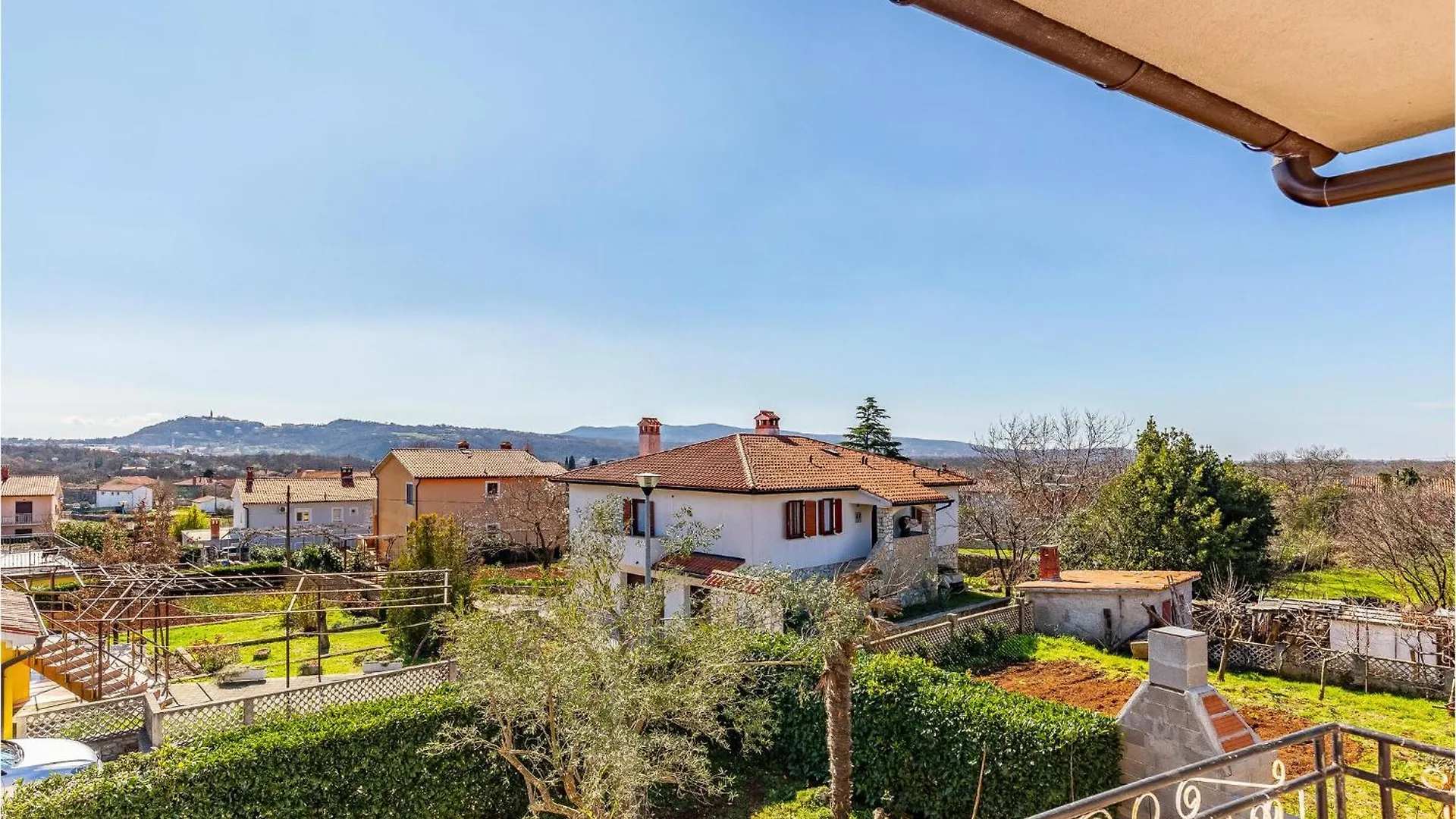 2 Bedroom Cozy Apartment In Labin Labin