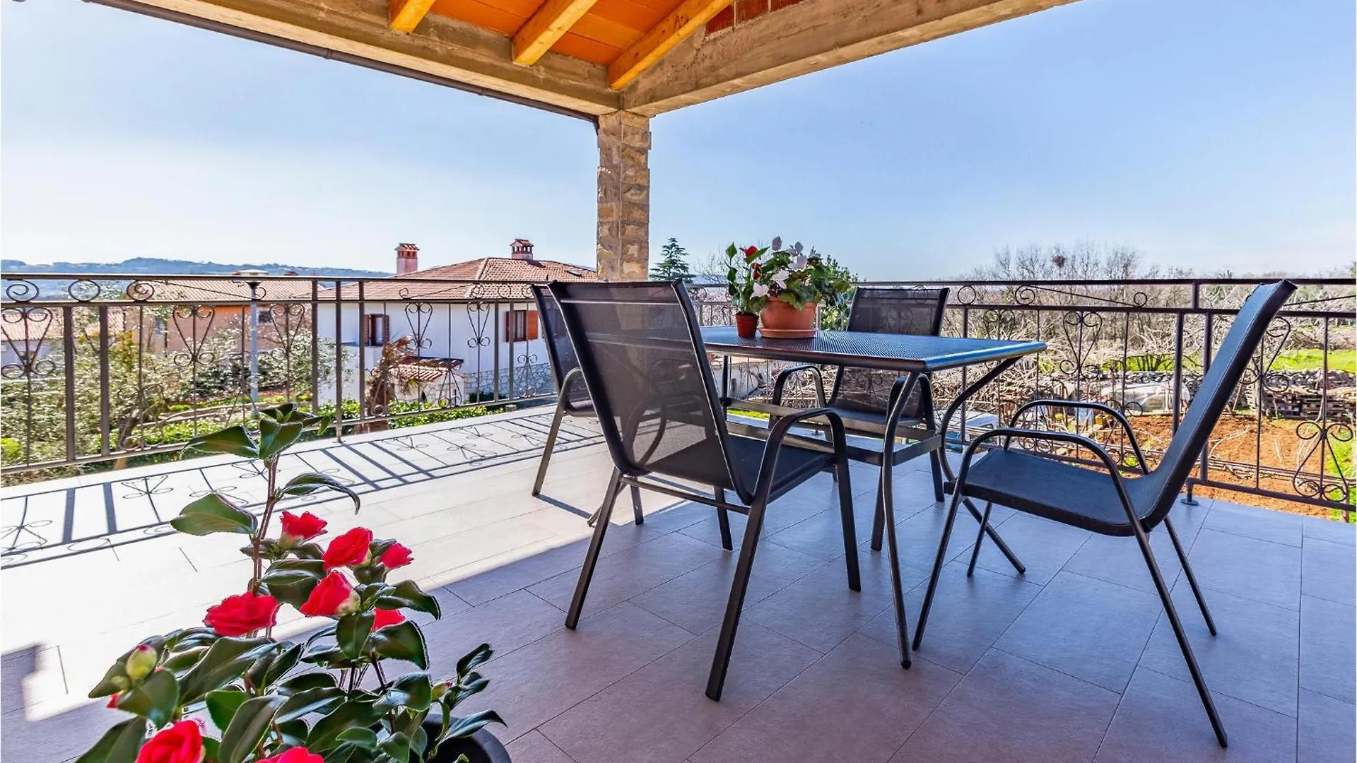 2 Bedroom Cozy Apartment In Labin Labin