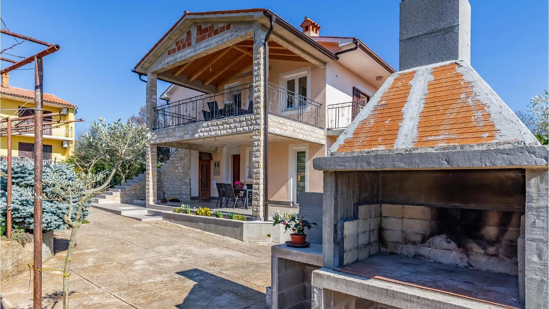 2 Bedroom Cozy Apartment In Labin Labin