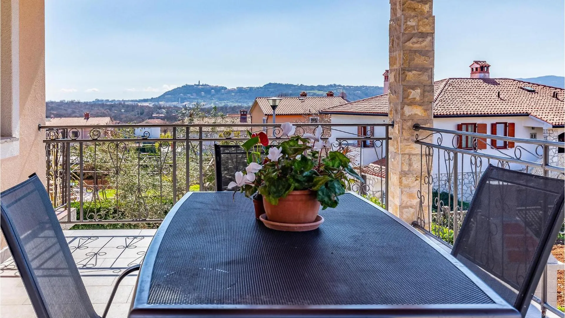 2 Bedroom Cozy Apartment In Labin