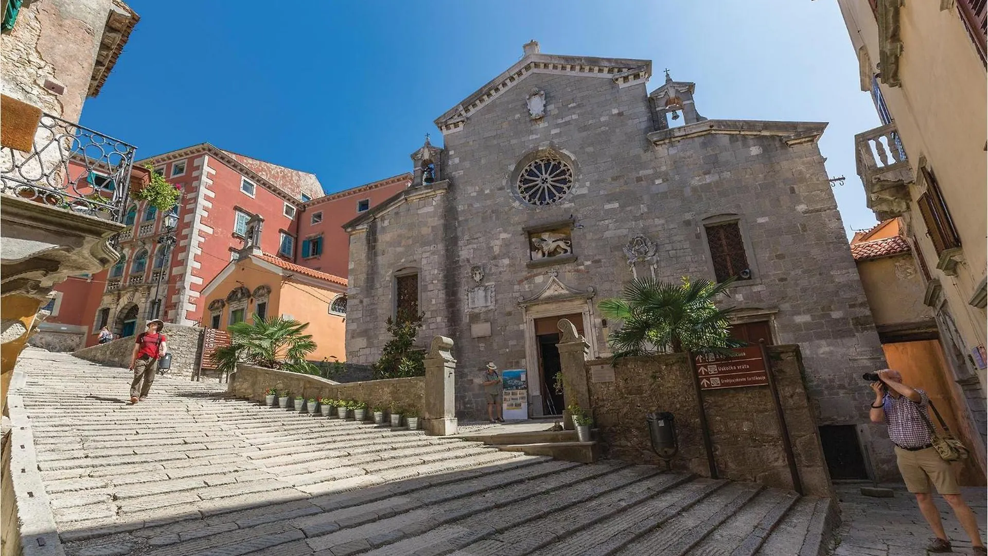 2 Bedroom Cozy Apartment In Labin Labin