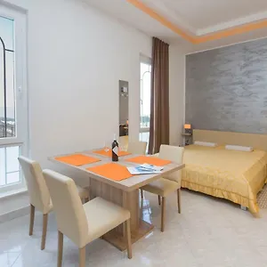 Leana Apartment